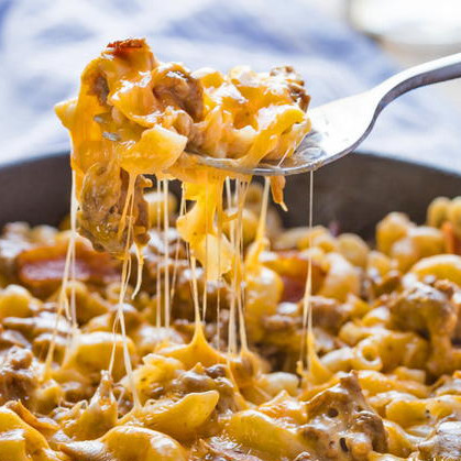 30-Minute Bacon Cheeseburger Pasta Skillet